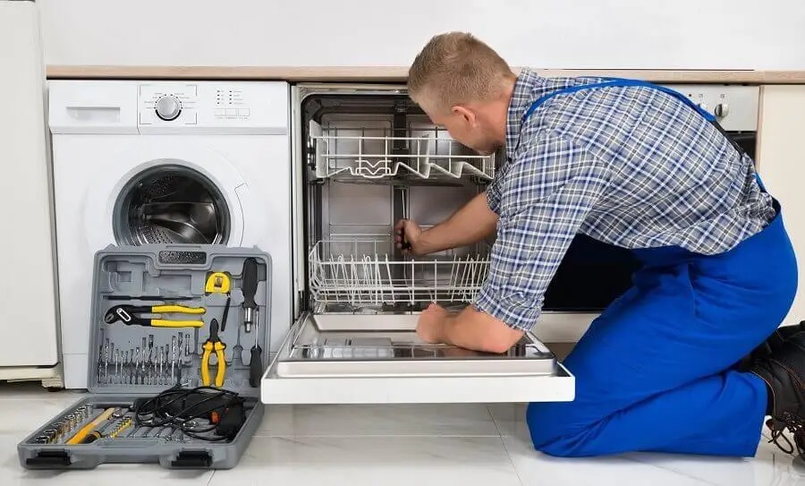 Mamak Hotpoint servisi teknisyen ekibi beyaz eşya tamiri yaparken